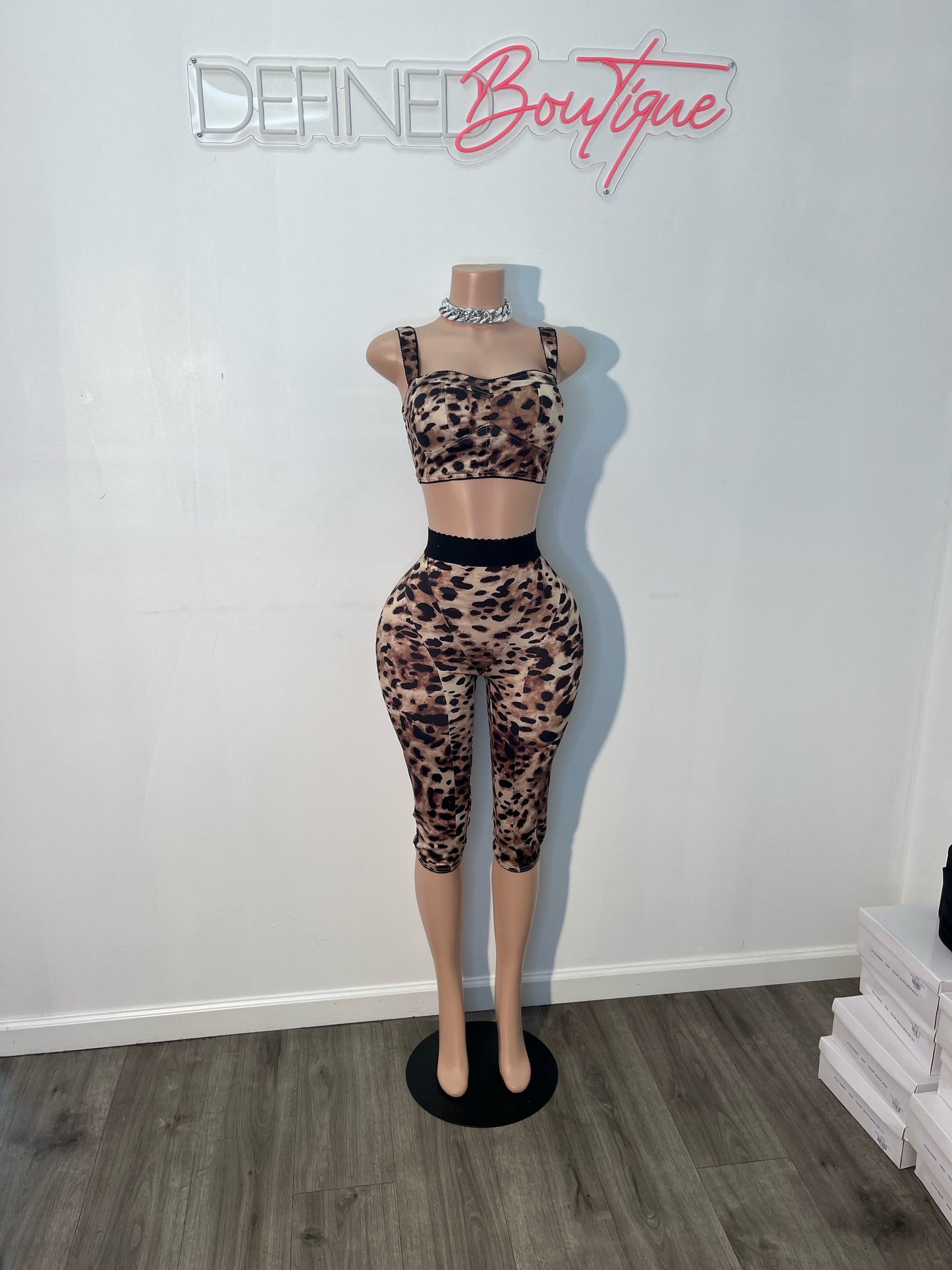 Kash Capri | Set