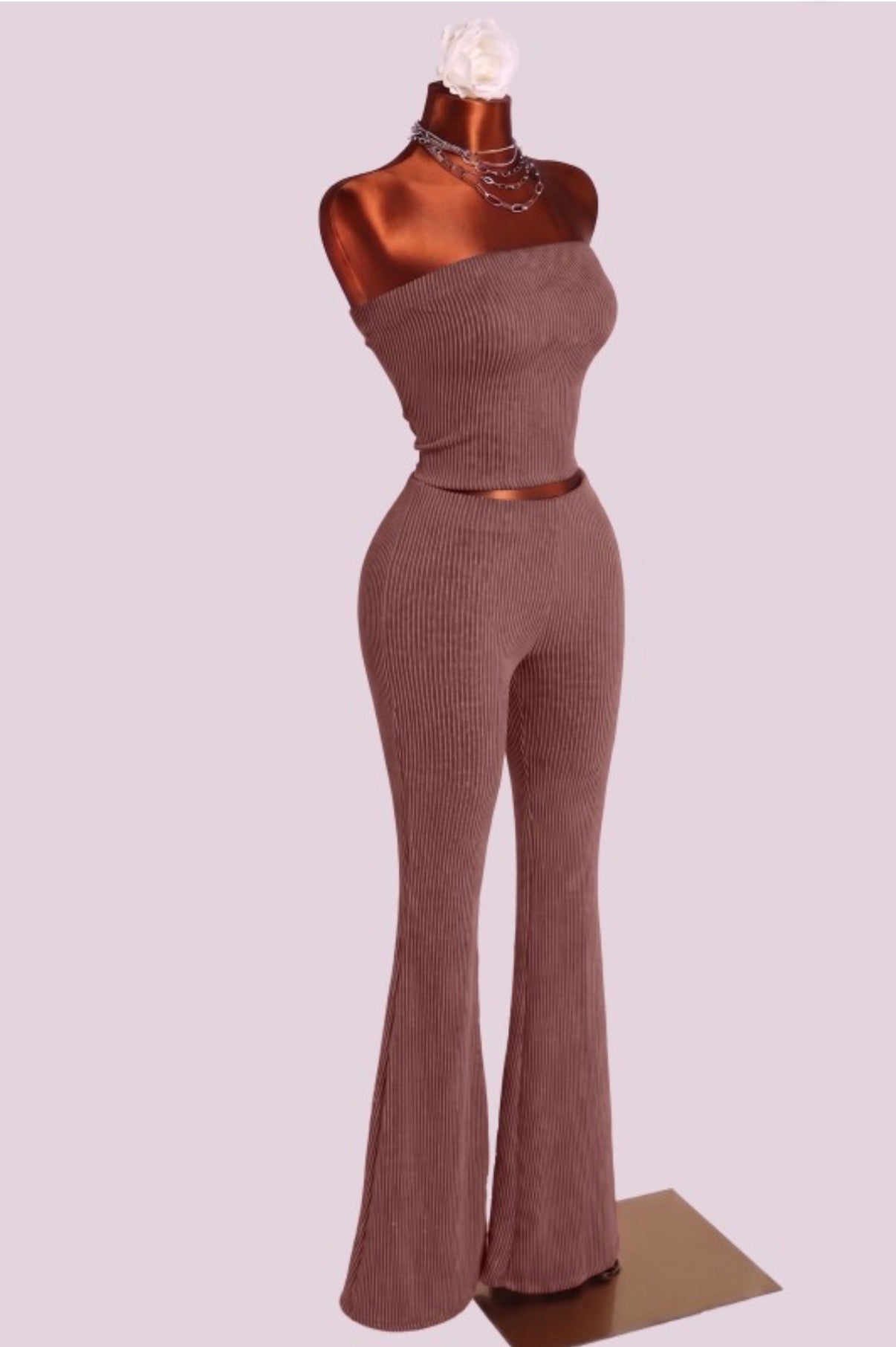 Gina | Set