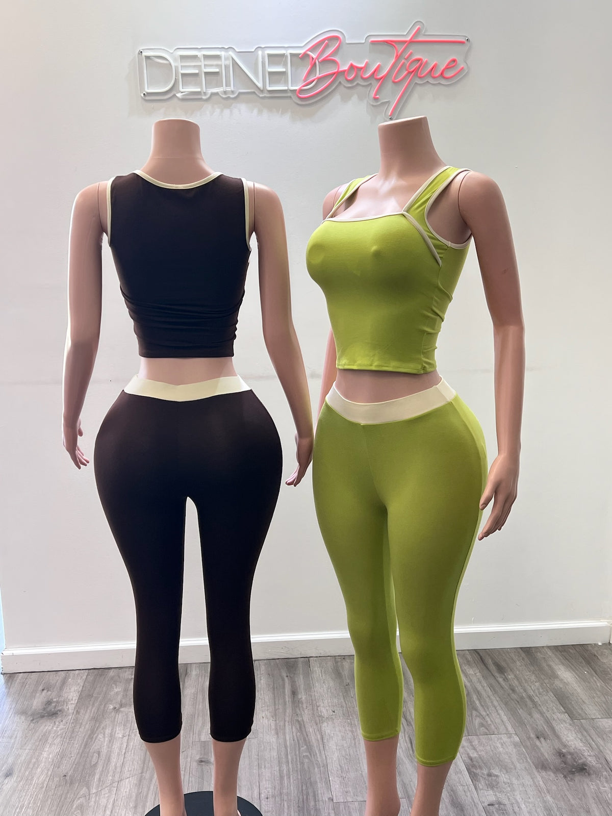 Cove Capri | Set