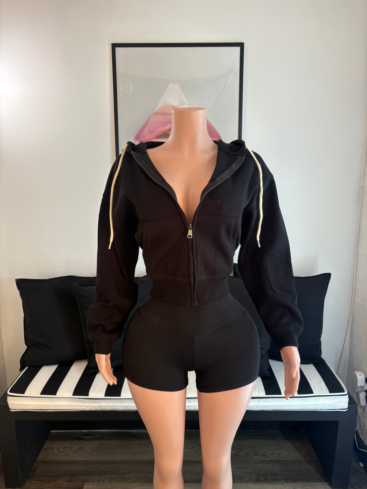 Kass Short | Set