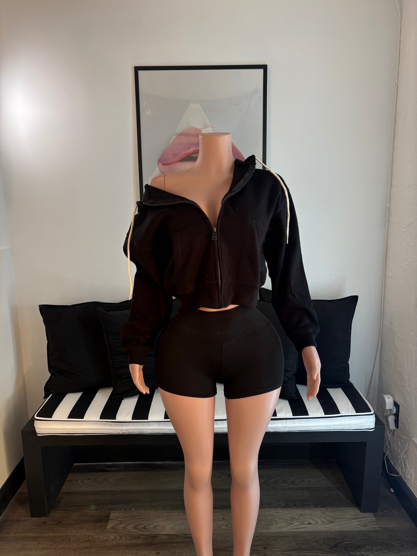 Kass Short | Set