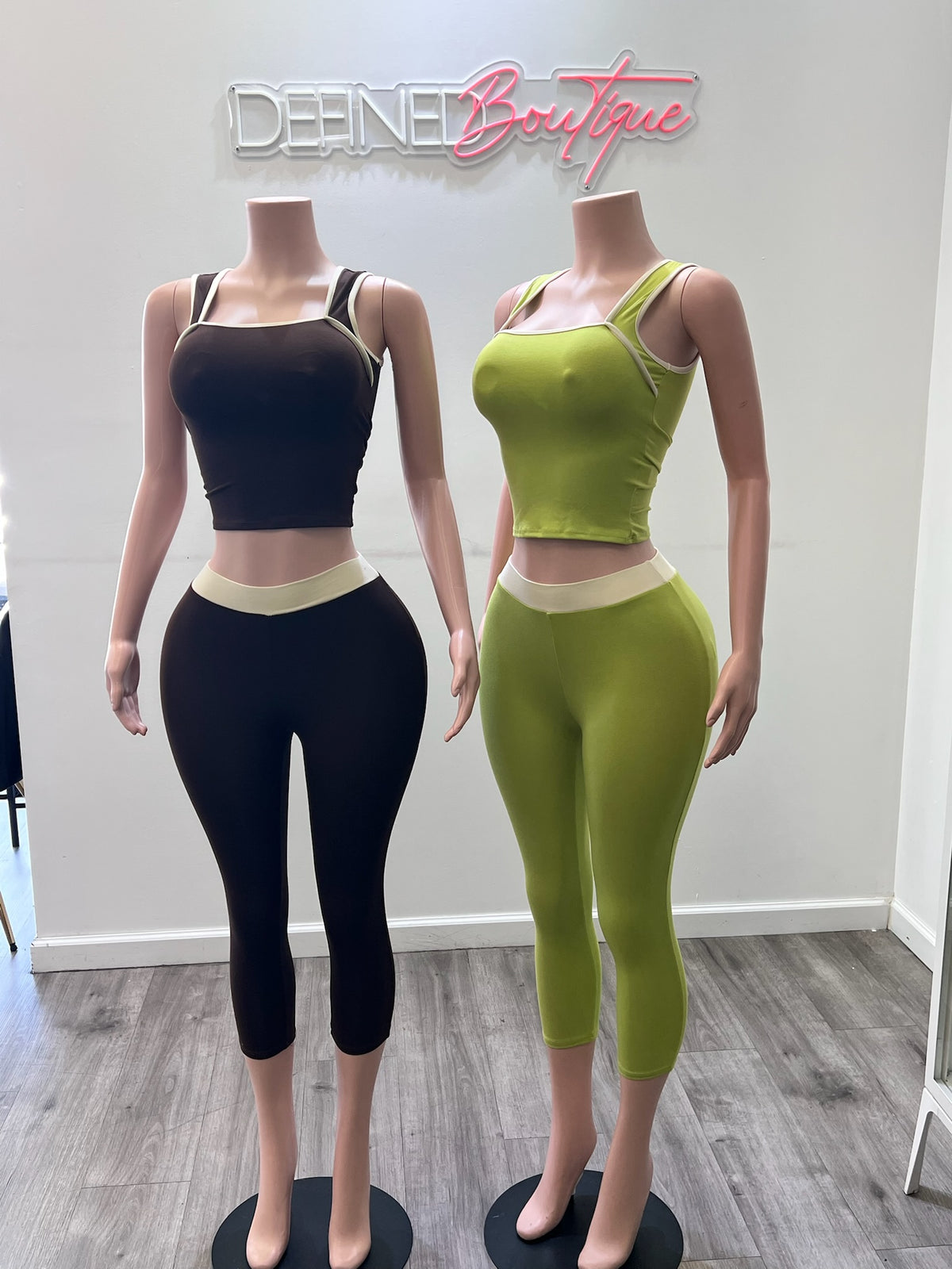 Cove Capri | Set