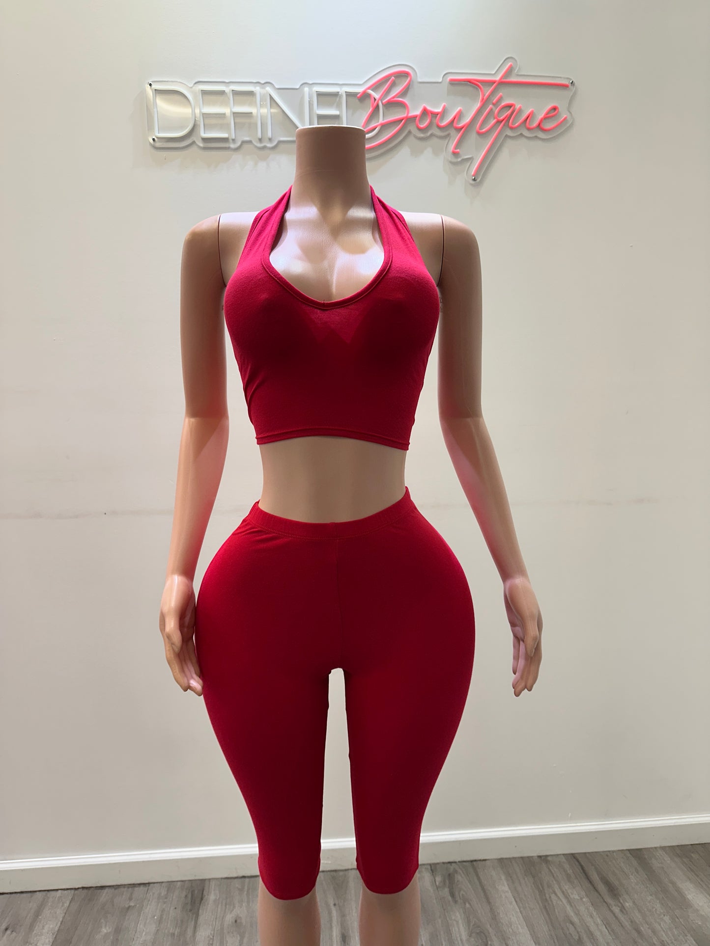 Tera Capri | Set