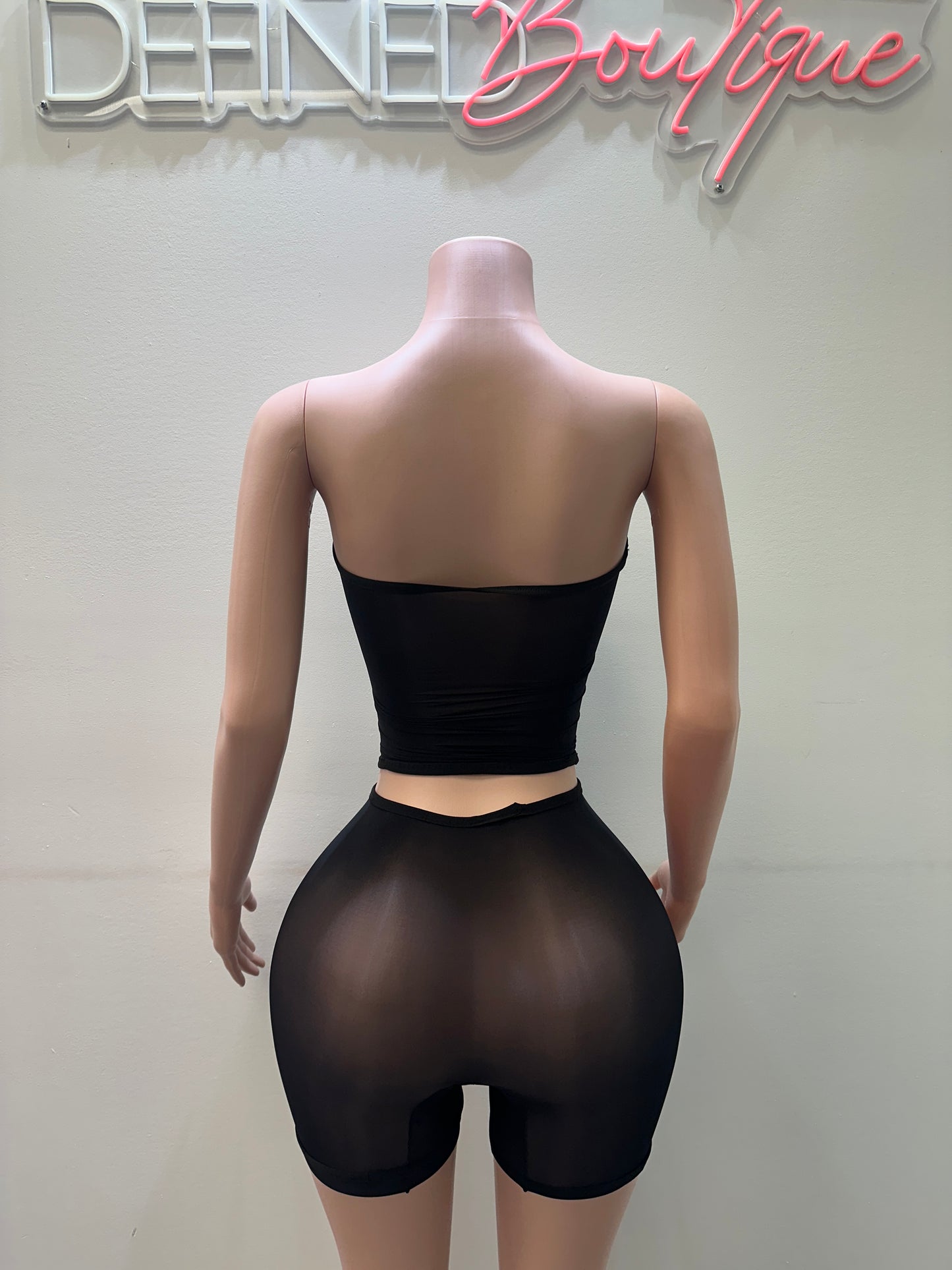 Britni Tube | Set