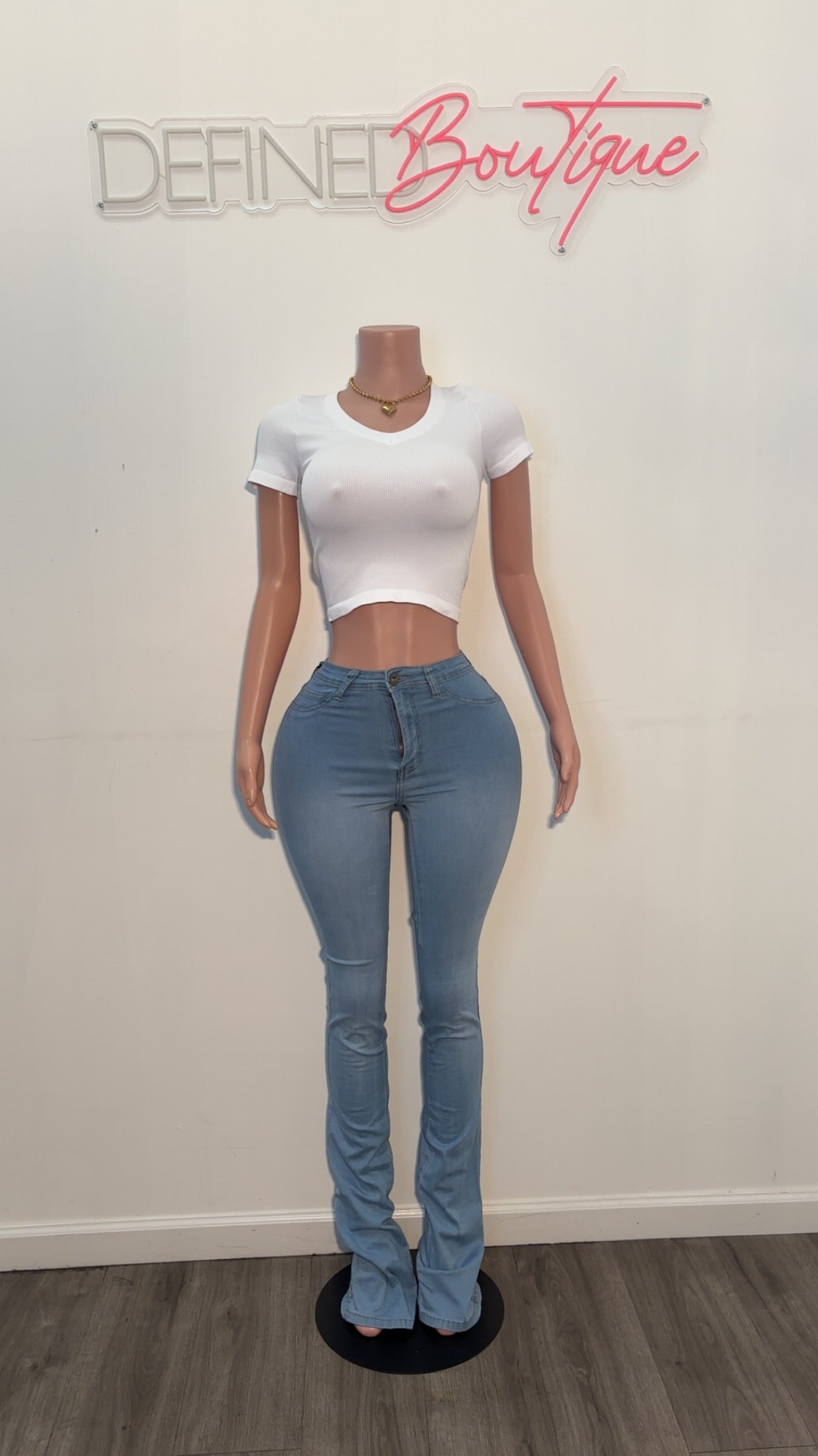 Basic V | Tee