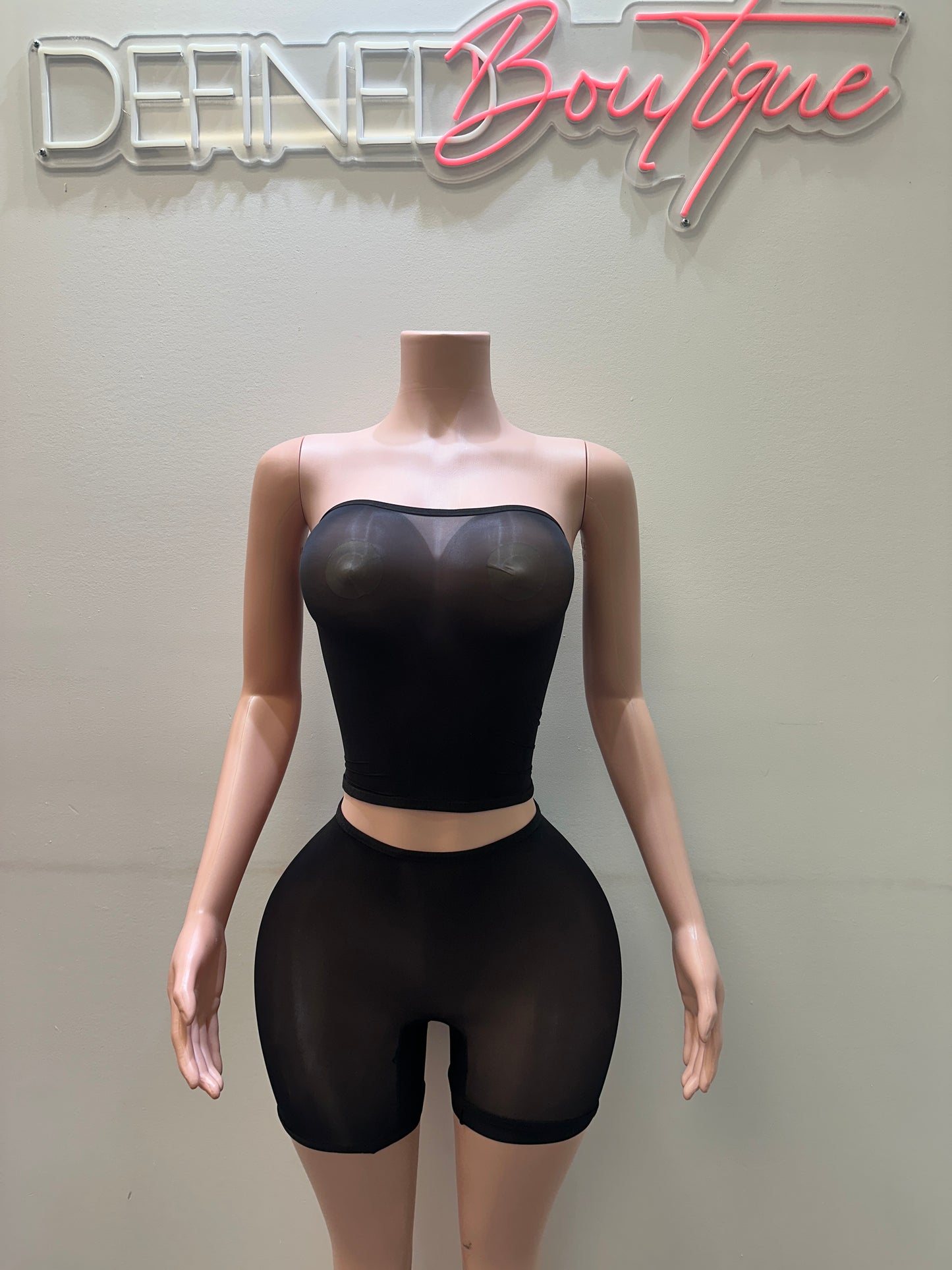 Britni Tube | Set