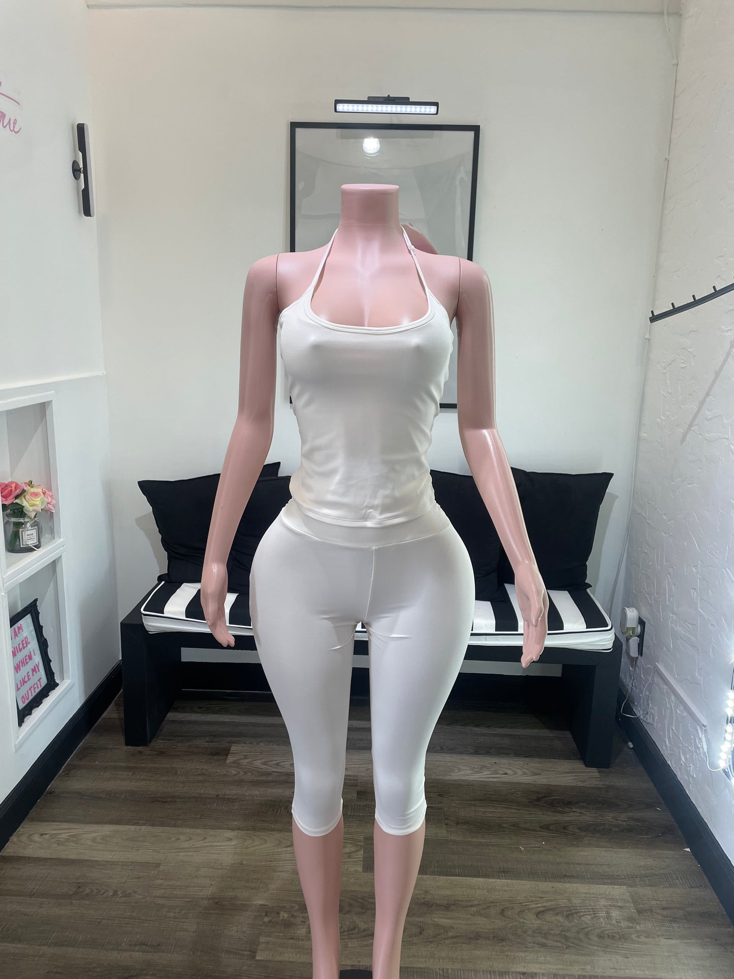 Trina Capri | Set