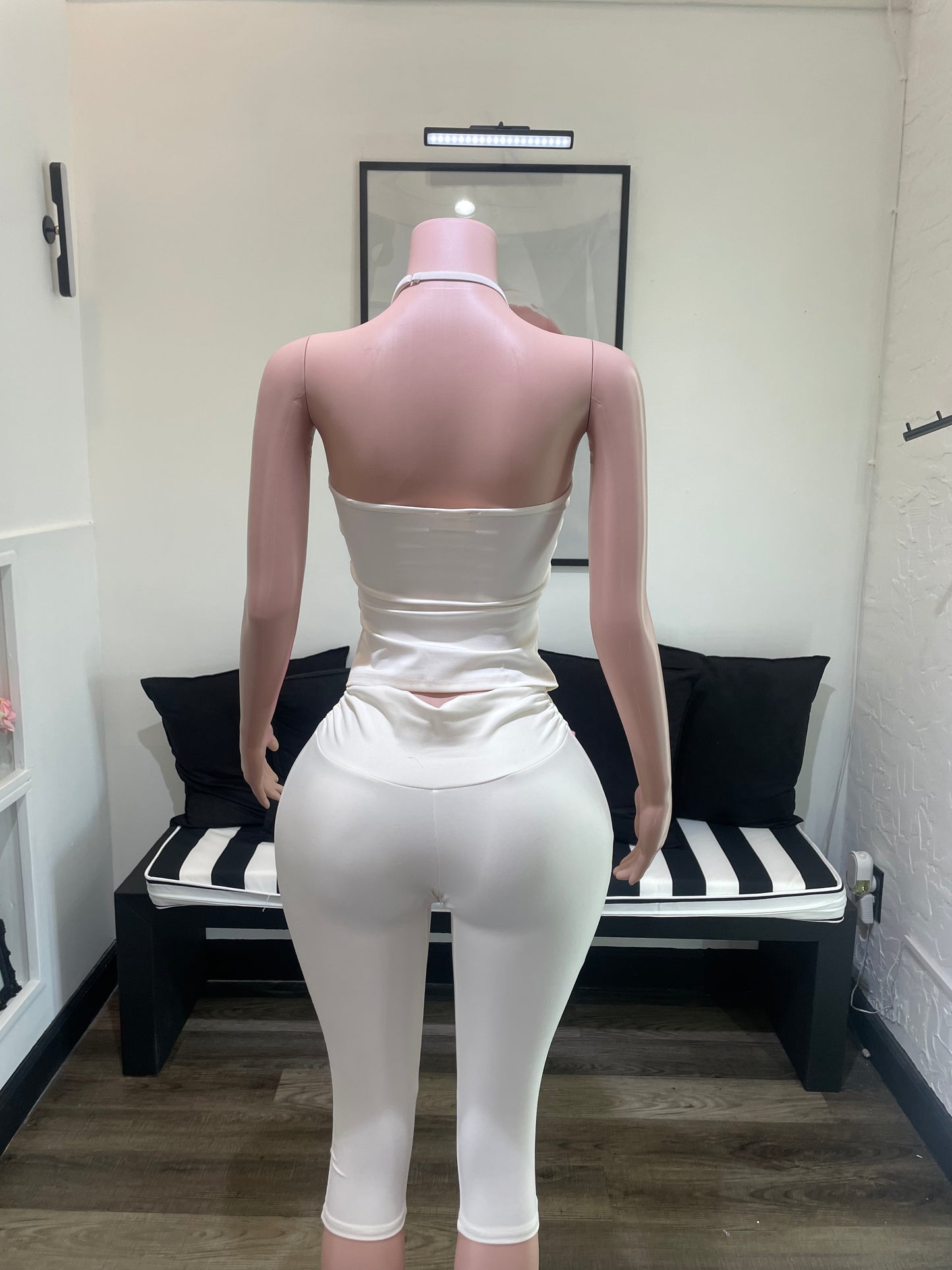Trina Capri | Set