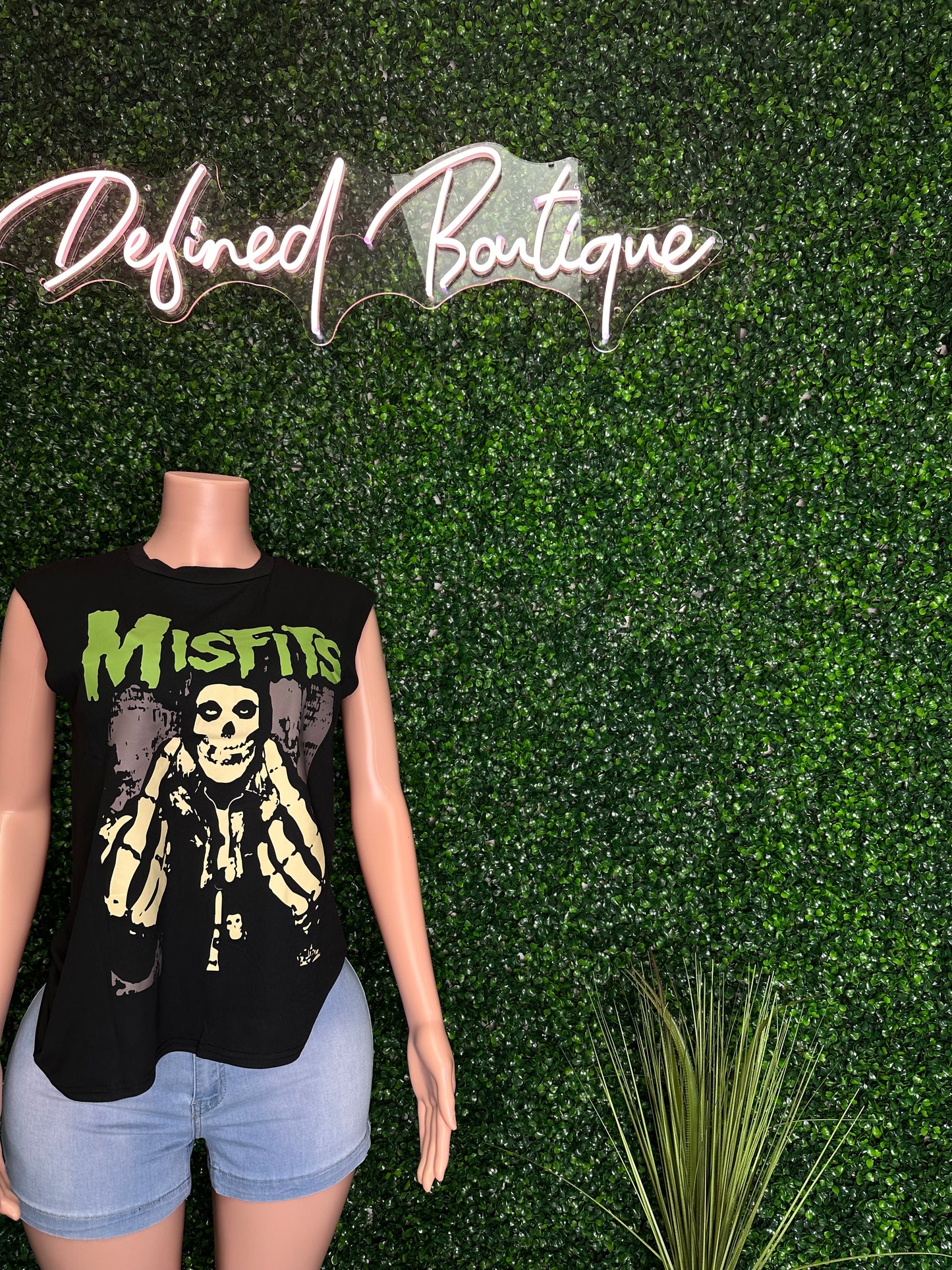 Misfit | Graphic Tee
