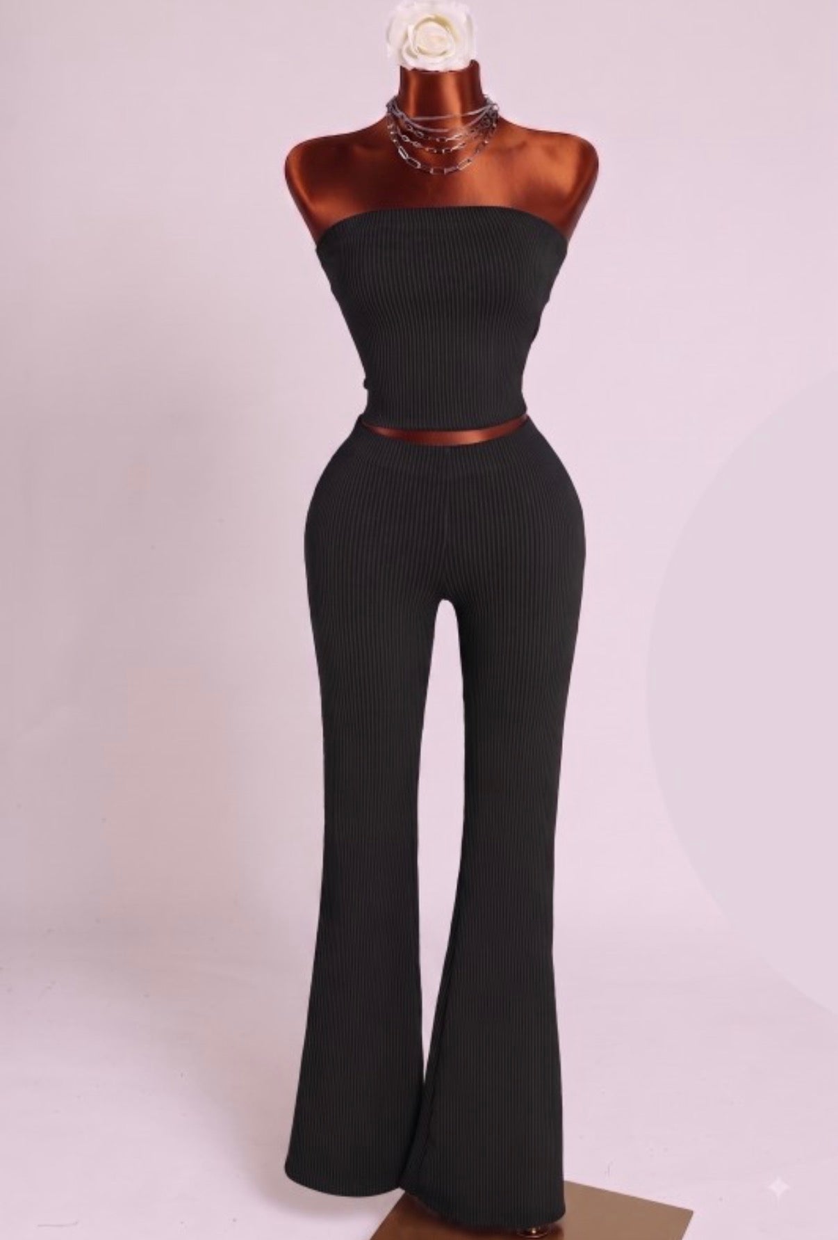 Gina | Set