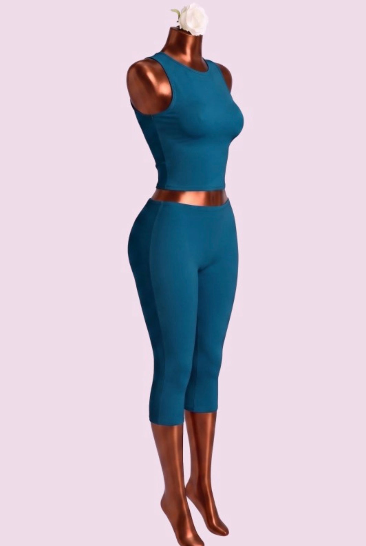 Toni Capri | Set
