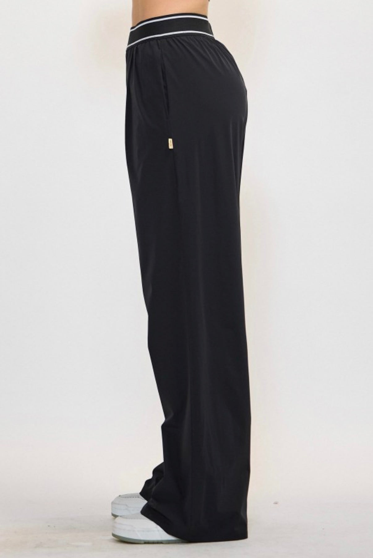 Contrast | Joggers