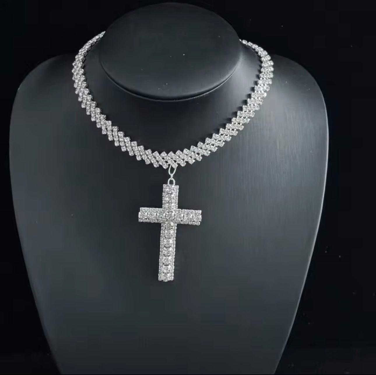 Holly Cross | Necklace