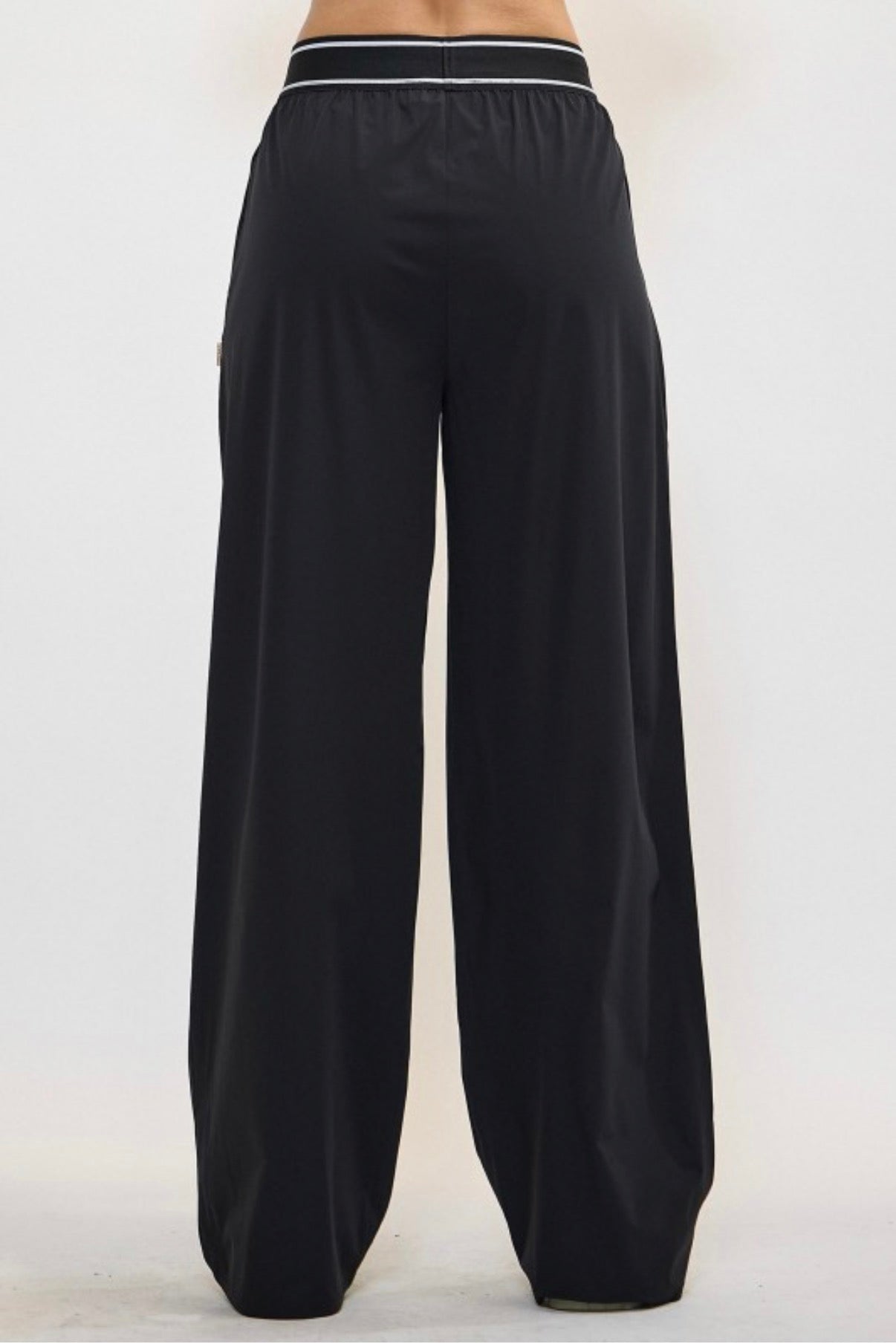 Contrast | Joggers