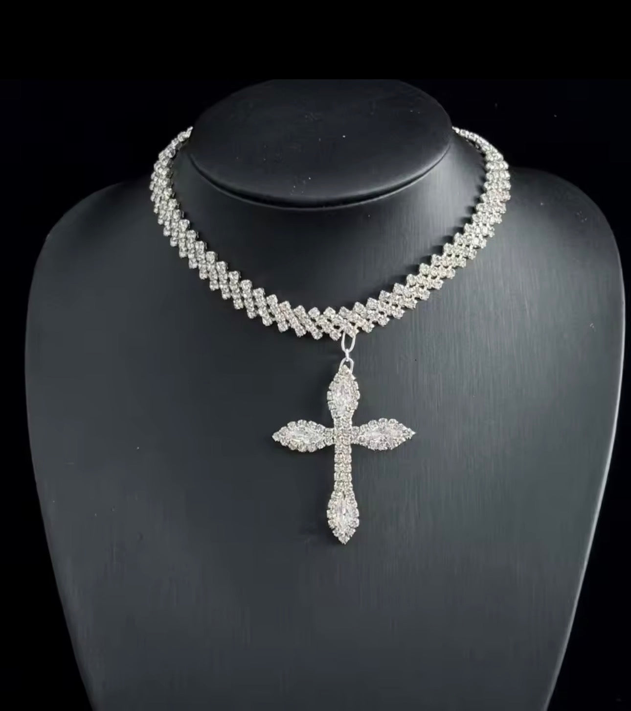 Holly Cross | Necklace