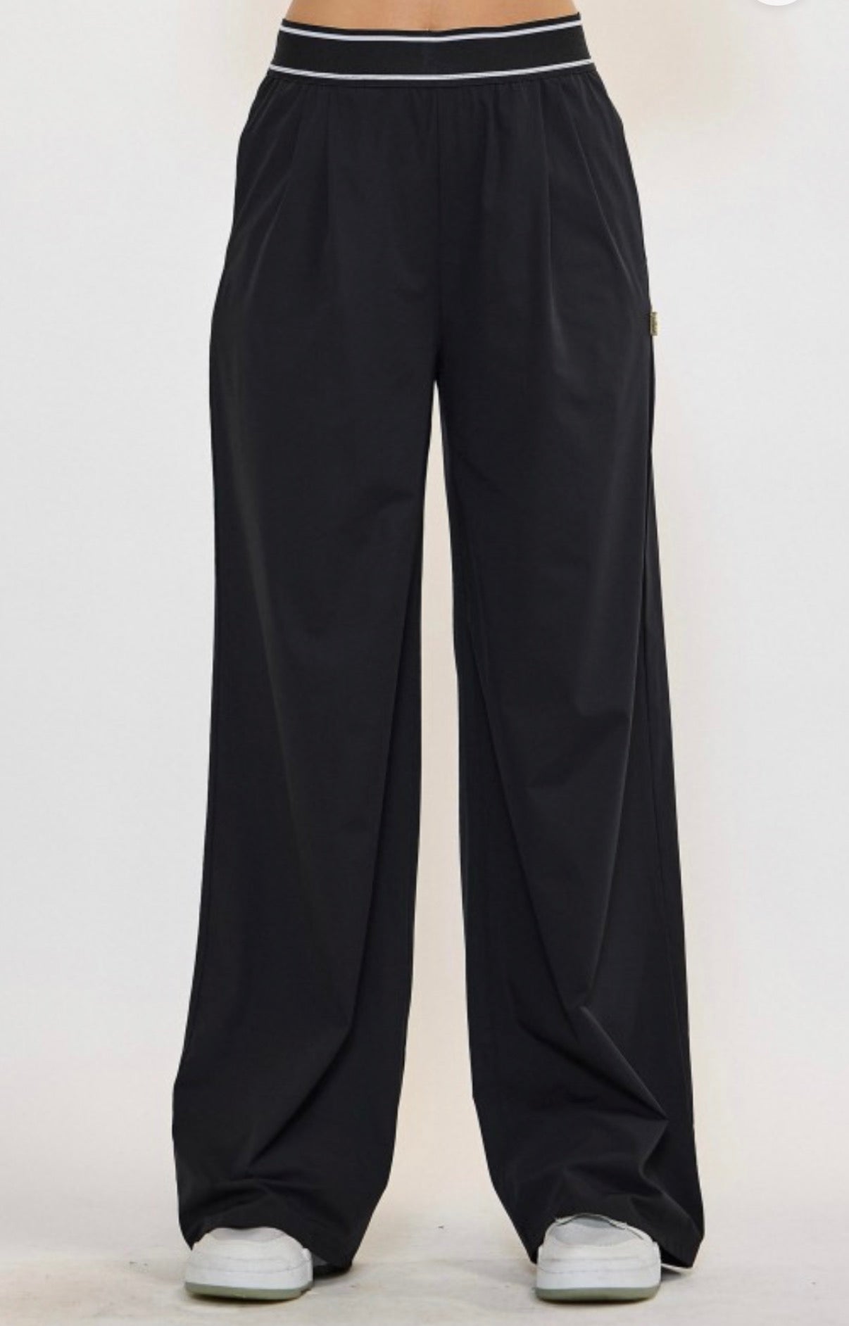 Contrast | Joggers